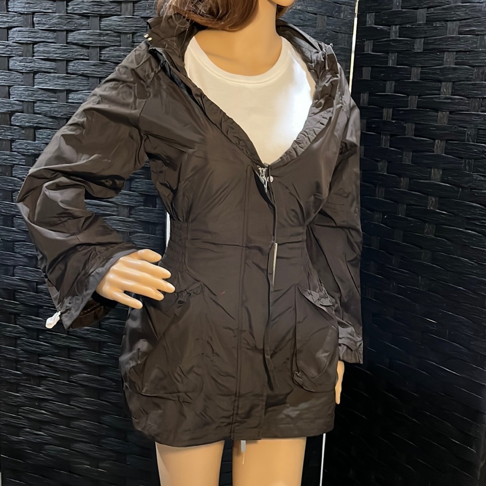 NWT Water resistant lightweight jacket in deep brown